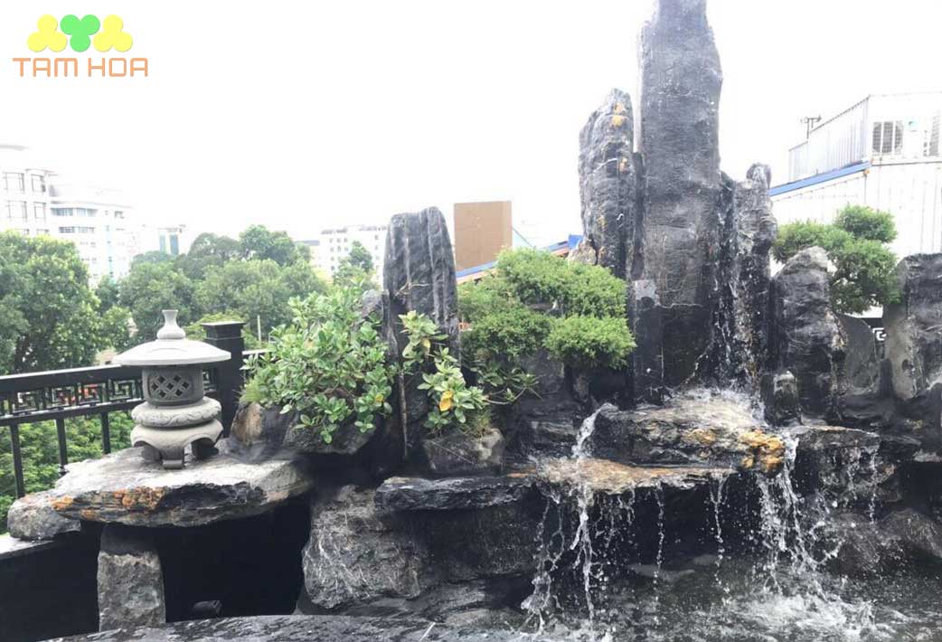 Hòn non bộ đơn giản tạo view đẹp