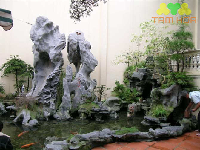 Hòn non bộ ngoài trời mang lại nhiều tài lộc