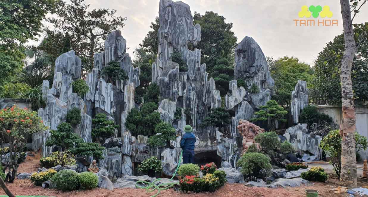 Hòn non bộ ngoài trời đón tài lộc