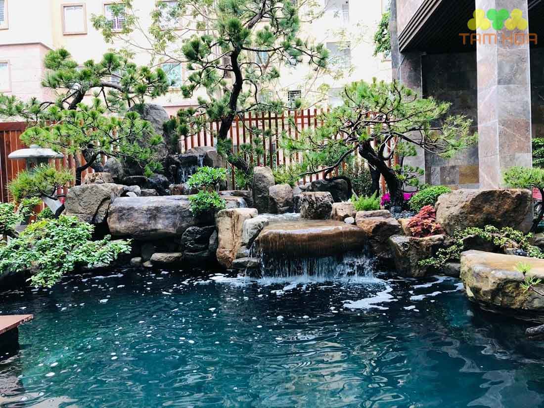 Hòn non bộ thác nước lớn