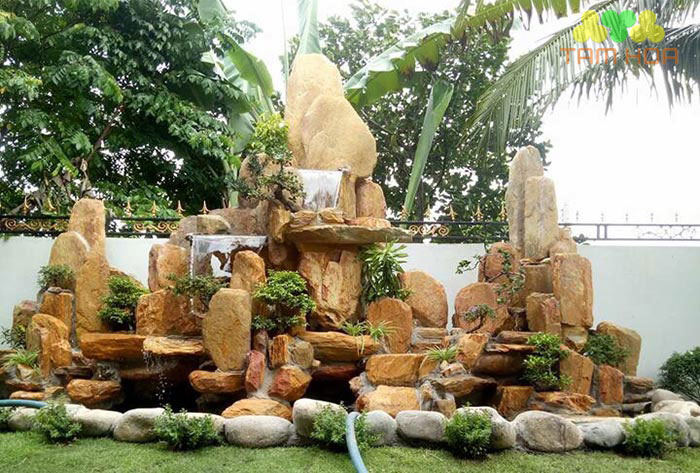 Hòn non bộ thác nước thế nào là hợp phong thủy