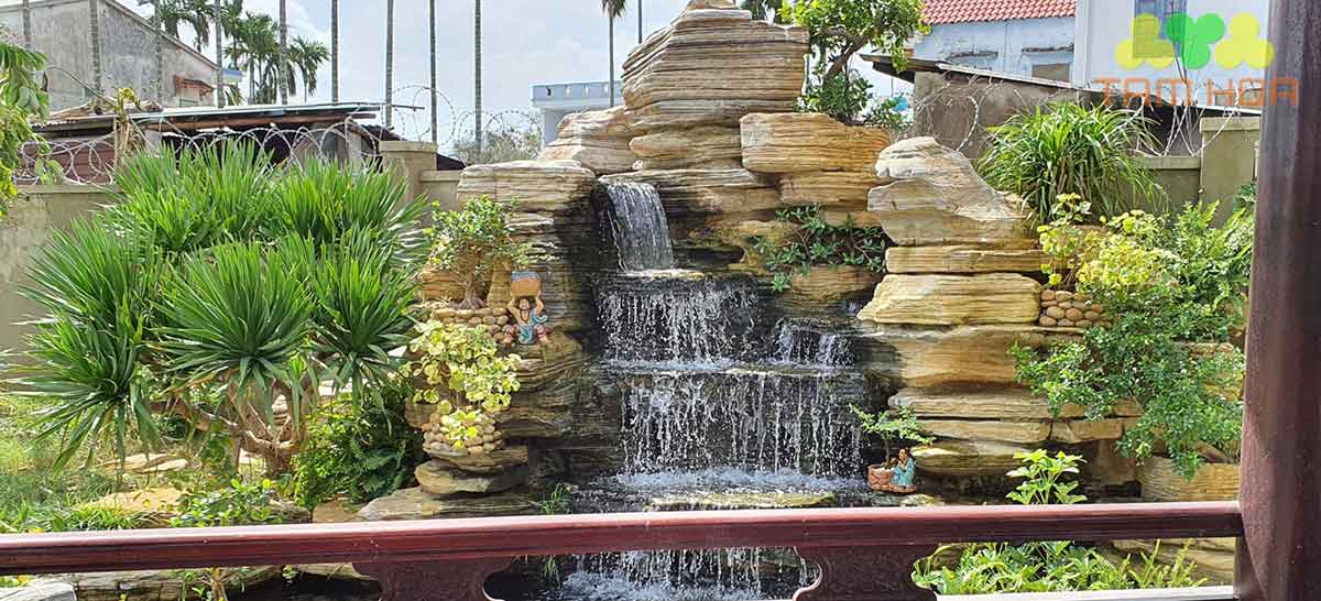 Hòn non bộ thác nước mang yếu tố phong thủy