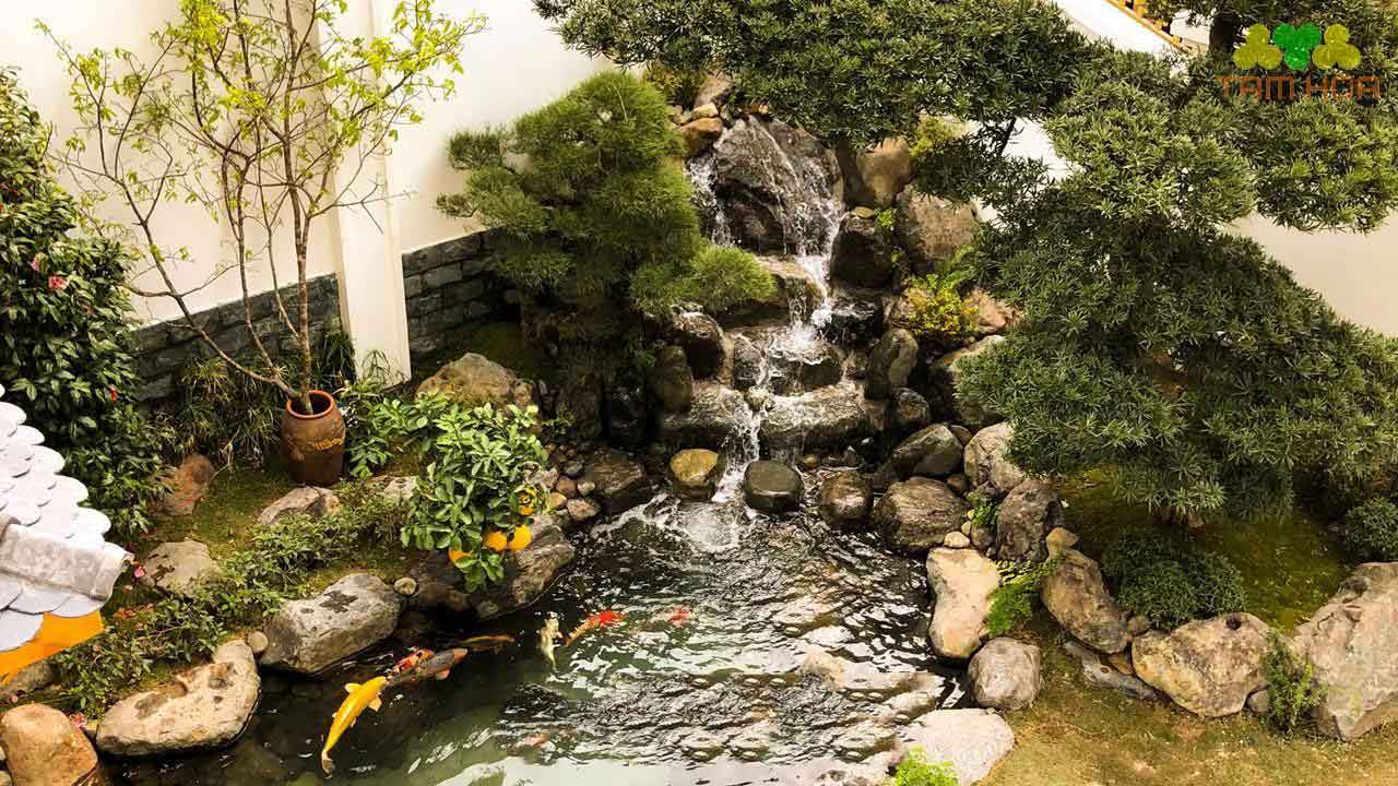 Hòn non bộ thác nước mang thiên nhiên vào nhà bạn