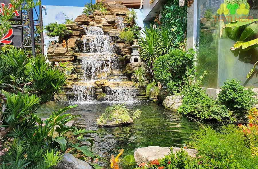 Hòn non bộ thác nước trang trí sân vườn